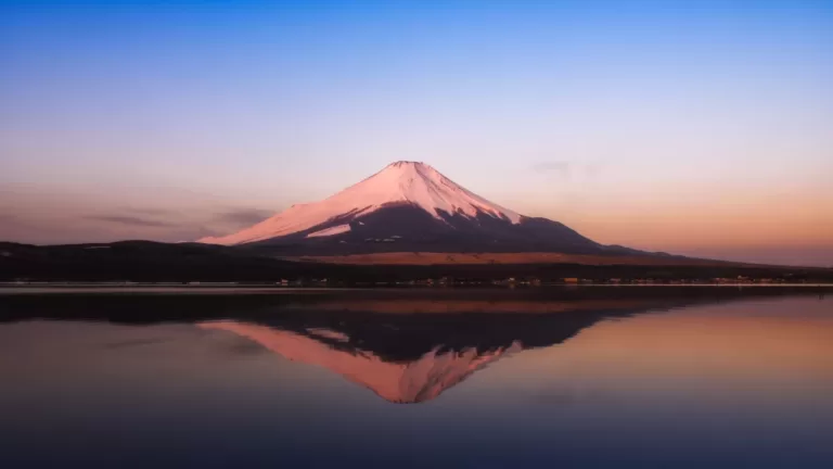 Read more about the article Climbing Mt. Fuji: Japanese Mountain Culture